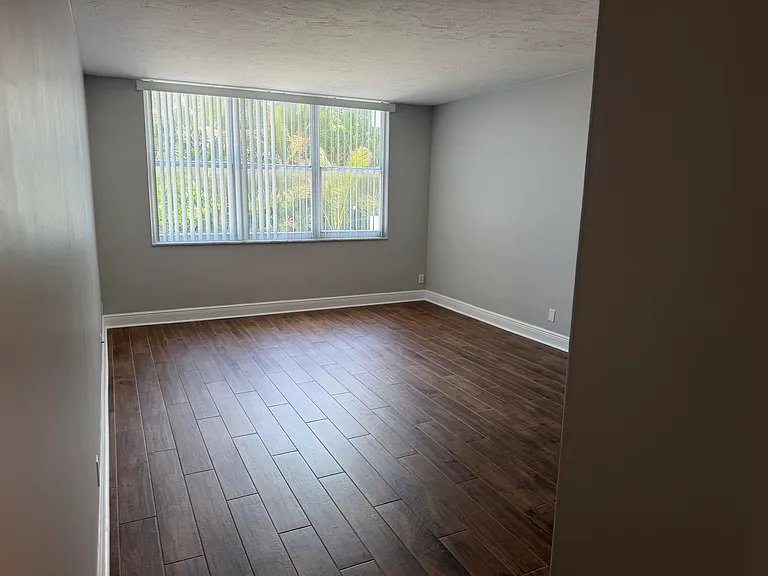 1147 Hillsboro Mile #214 — Photo 22