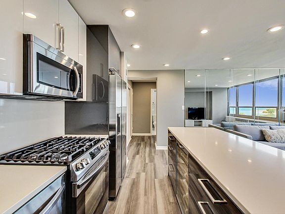3rd image of 3950 N Lake Shore Dr APT 1422
