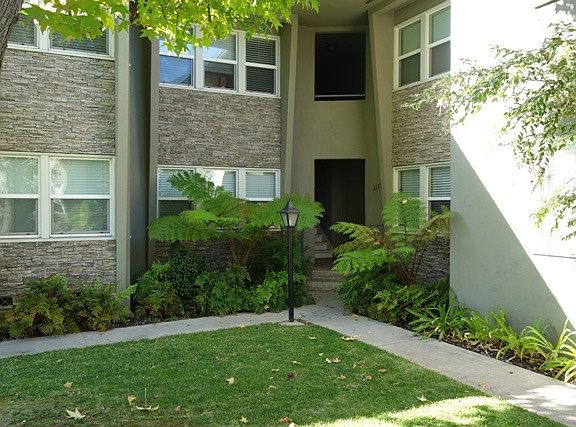 2nd image of 2253 Merton Ave