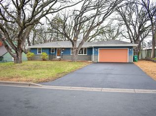 261 Sylvan Ln NE, Fridley, MN 55432