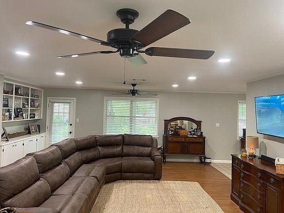 4th image of 99 Pecanwood Dr