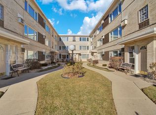 5850 W 55th St APT 1D, Chicago, IL 60638