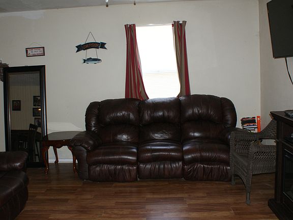 4th image of 405 W Flournoy St