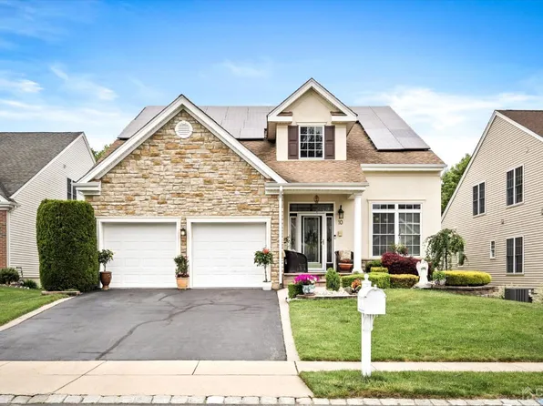 10 Salter Ct, Manalapan, NJ 07726