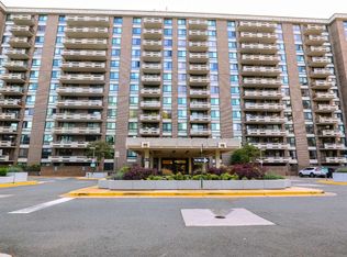 1808 Old Meadow Rd APT 215, Mc Lean, VA 22102