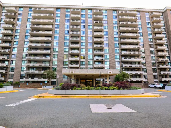 1808 Old Meadow Rd APT 215, Mc Lean, VA 22102