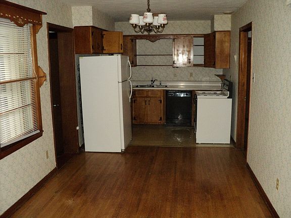 Kitchen and Eating Area