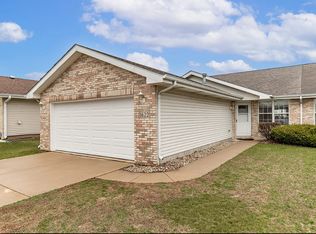 1622 Golden Oak Dr, Crown Point, IN 46307