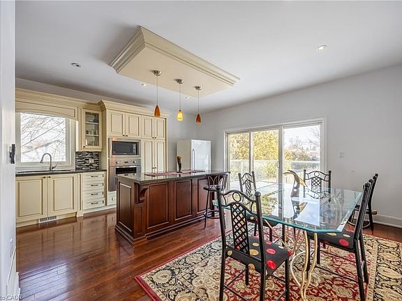 3rd image of 514 Fishers Glen Rd