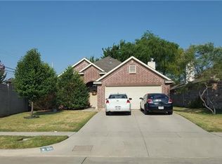 801 Chase Cir, Hurst, TX 76053