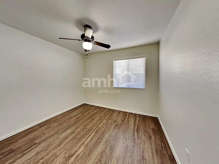 11232 W Pierson St — Photo 16