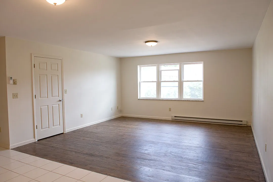 2 bed, $1,900 — Photo 4