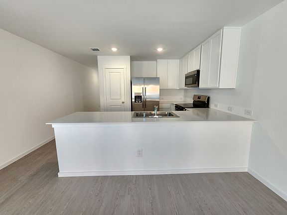 2nd image of 5318 Cinnamon Ln