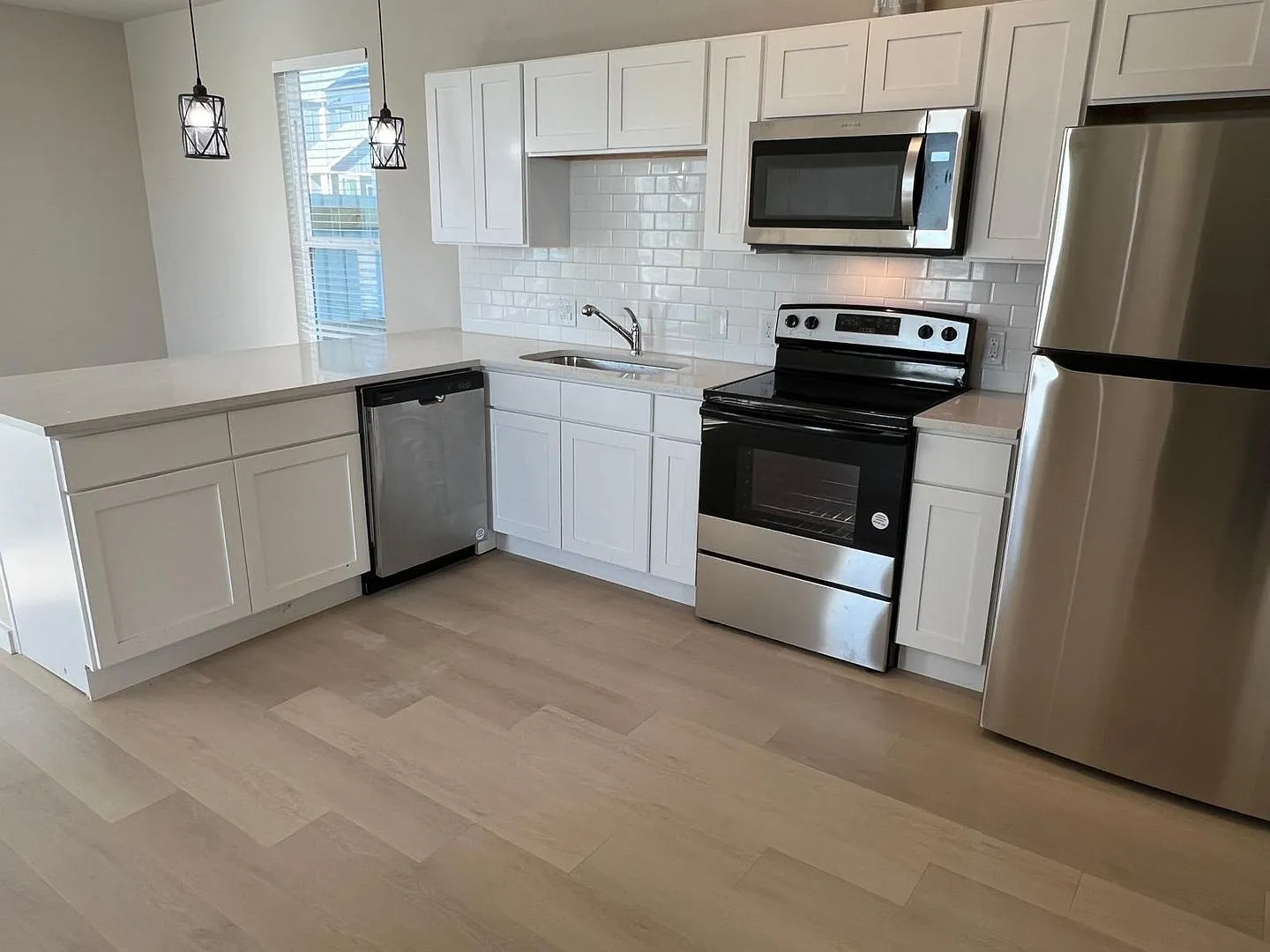 Stylish Two-Story Modern Home Available for Rent! — Photo 4
