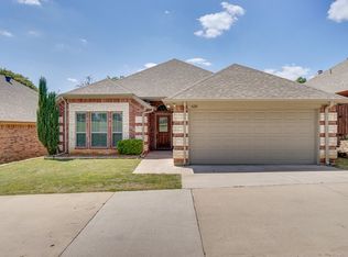 620 Sandy Ln, Fort Worth, TX 76120