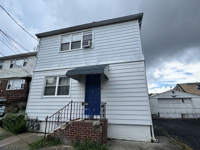 2nd image of 1216 Broadway