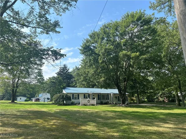 993 Bristol Champion Townline Rd NW, Bristolville, OH 44402