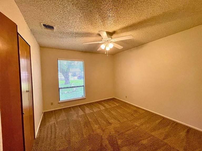 13855 Brook Hollow Blvd — Photo 12