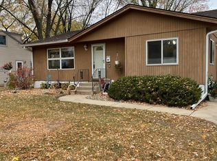 1127 Parallel St, Chaska, MN 55318