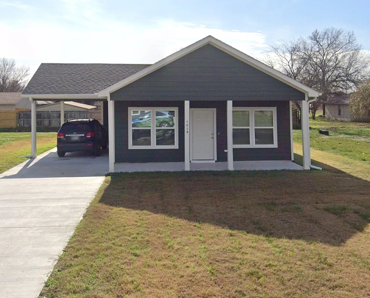 3 bed, 1130 sqft, $1,425 — Photo 1