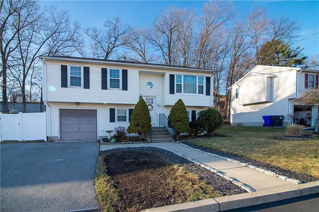 23 Lawnacre Dr, North Providence, RI 02911 Zillow