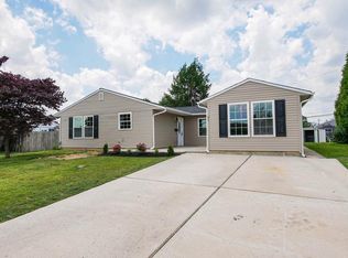 31 Crescent Ln, Levittown, PA 19055