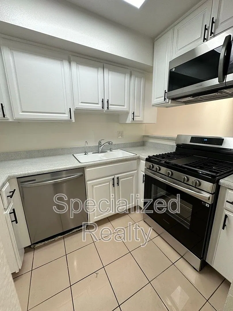 621 N. Louise St — Photo 4