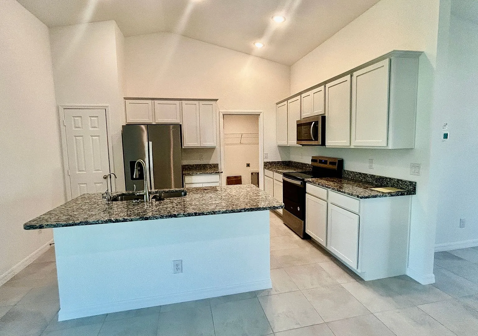 Spacious 4-Bedroom Cape Coral Home | Lawn care included — Photo 4