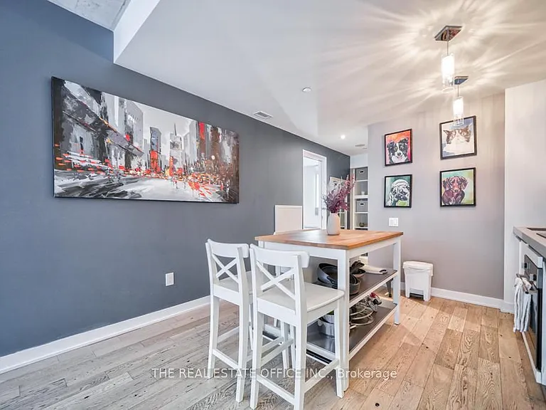 629 King St W #331 — Photo 6