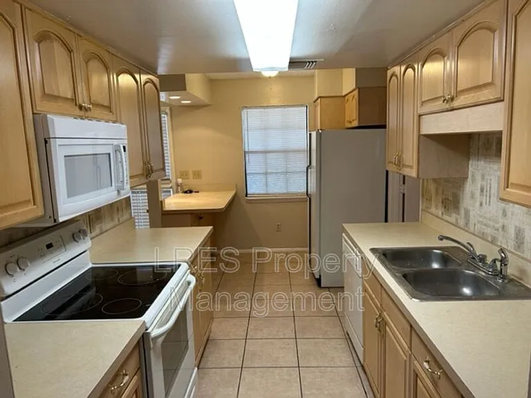 4603 Lighthouse Cir — Photo 5