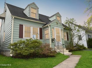 2052 Hoover Rd, Niskayuna, NY 12309