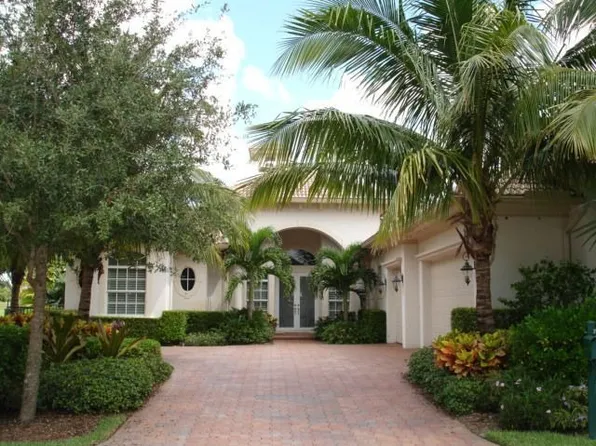 8071 Cranes Pointe Way, West Palm Beach, FL 33412