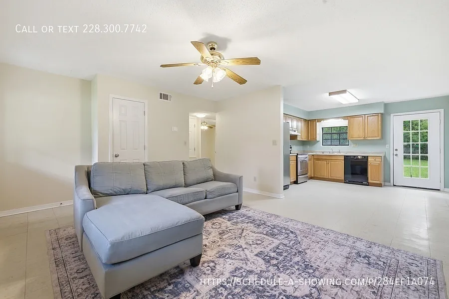 2 bed, 1001 sqft, $1,600 — Photo 3