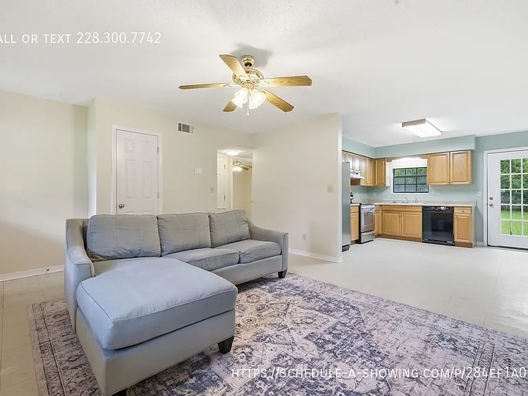 815 Amar St — Photo 3