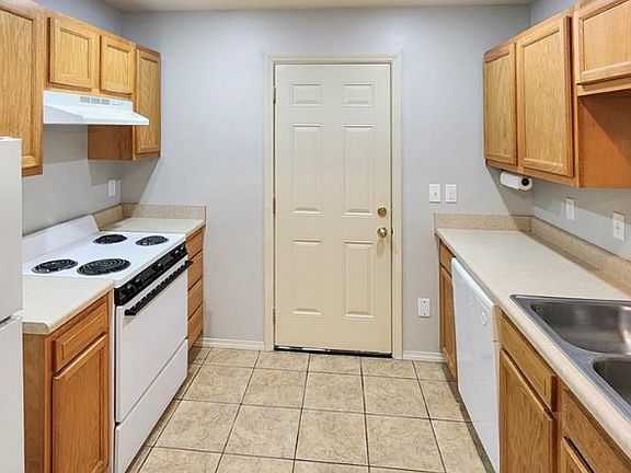 4th image of 4111 SW Shadowrock Pl #1