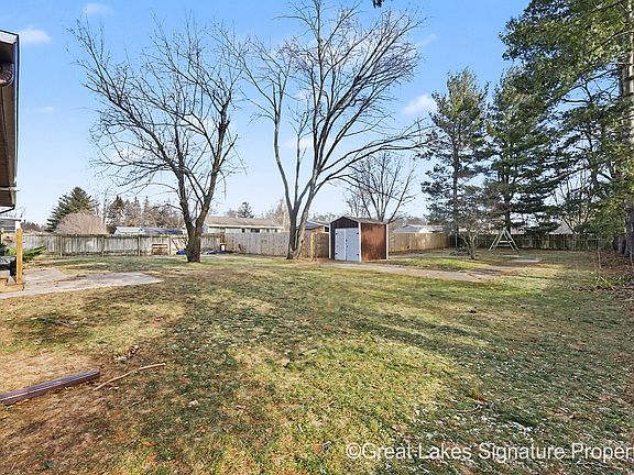 5th image of 7528 Pinegrove Dr