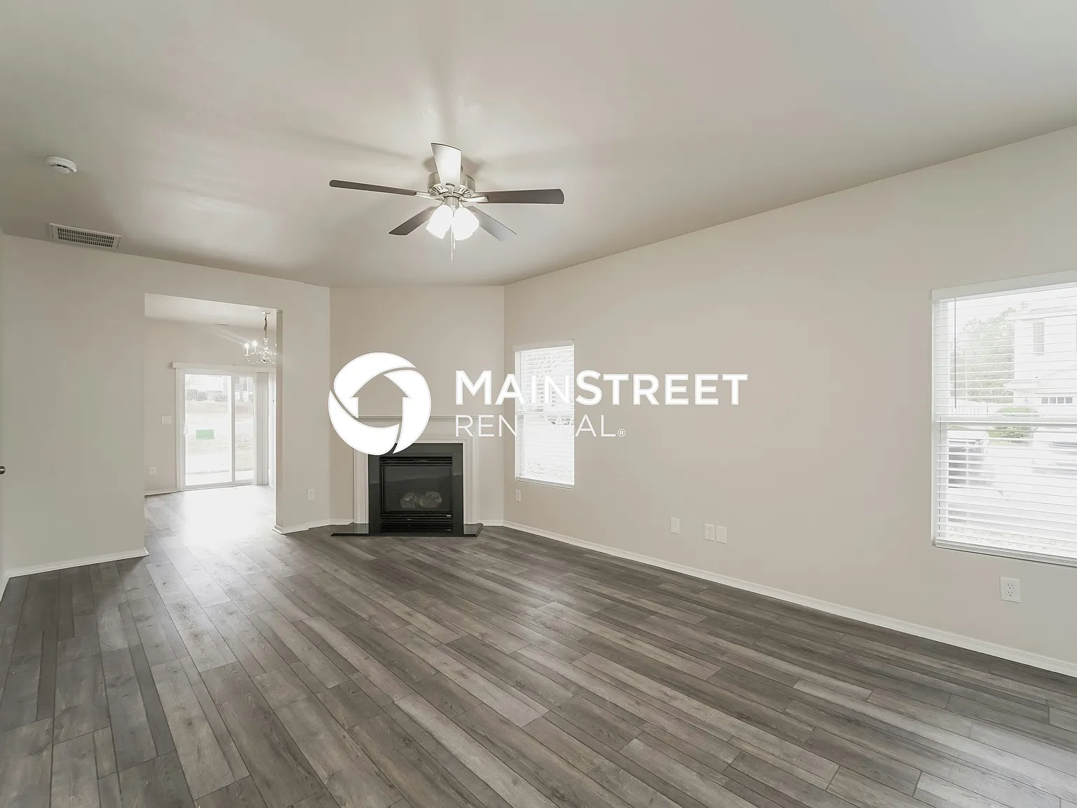 1054 Black Oak Dr — Photo 3