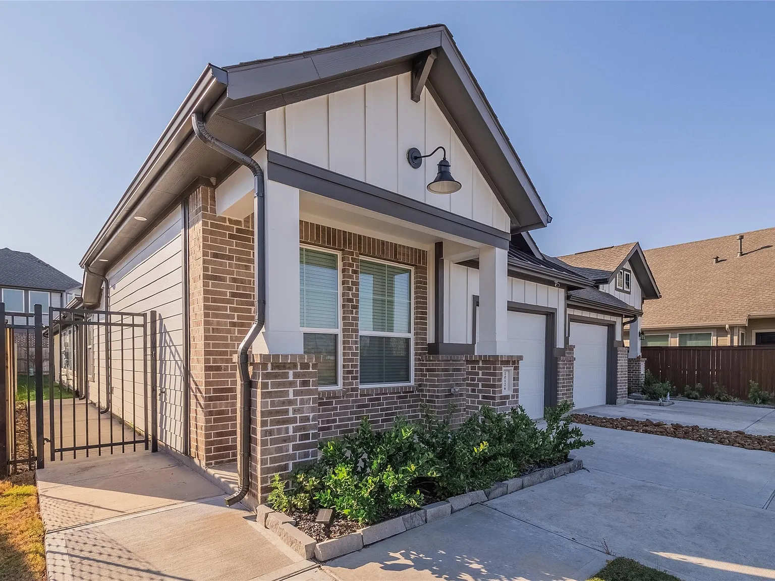 3 bed, 2.0 bath, 1460 sqft, $2,500 — Photo 2