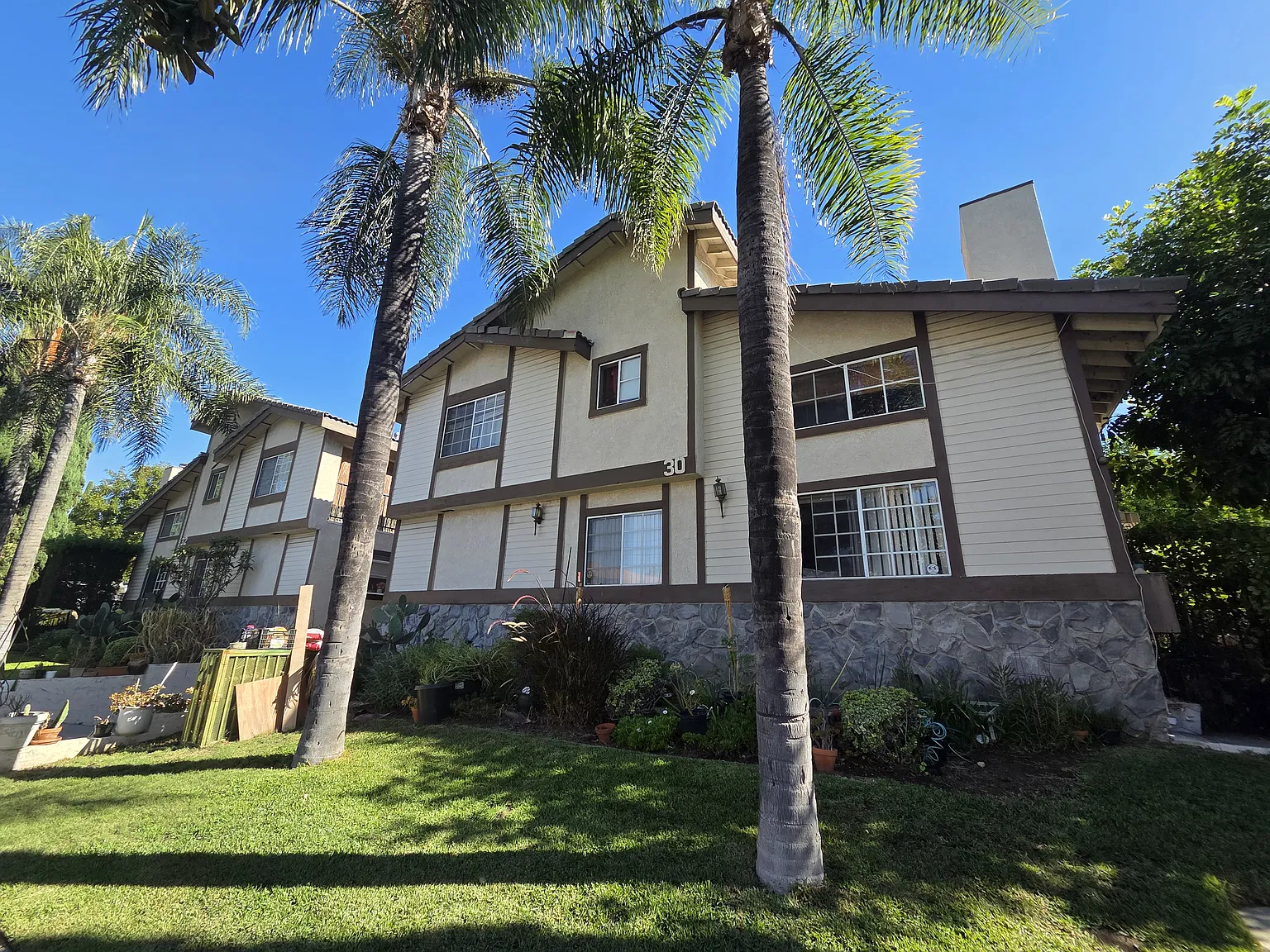 3 bed, 1618 sqft, $3,850 — Photo 1