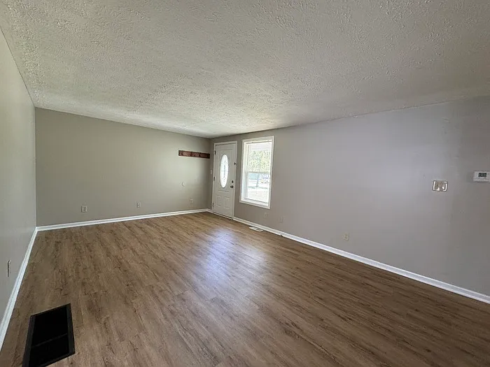 2 bed, 1.0 bath, 900 sqft, $1,295 — Photo 4