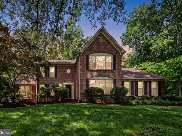 3272 History Dr, Oakton, VA 22124
