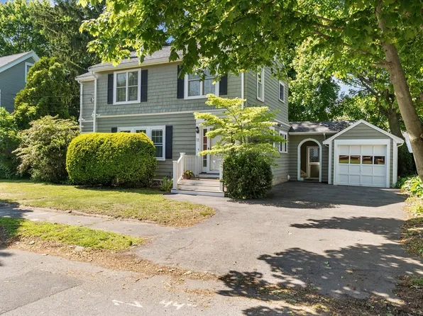 11 Humphrey St, Marblehead, MA 01945