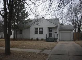 915 N Ridgewood Dr, Wichita, KS 67208