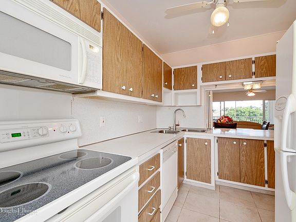 3rd image of 410 N Federal Hwy APT 419