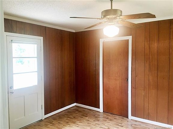 3rd image of 2052 Montclair Dr