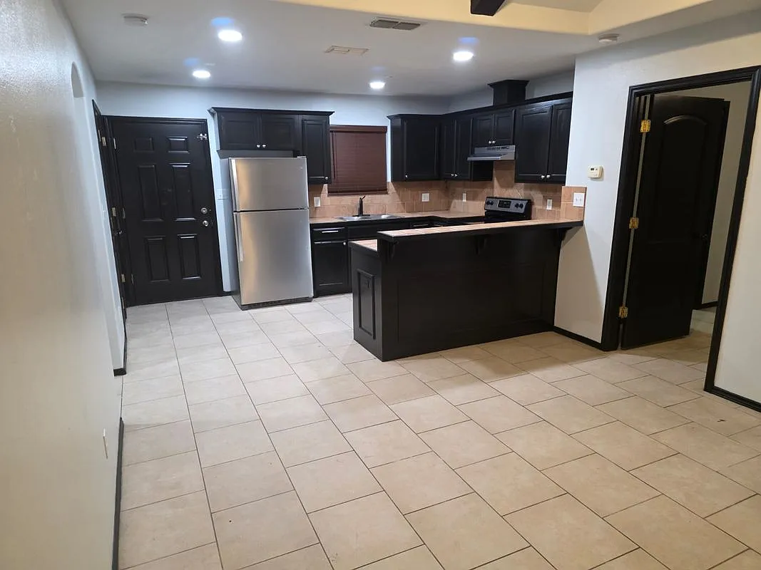 2 bed, 2.0 bath, 888 sqft, $950 — Photo 1