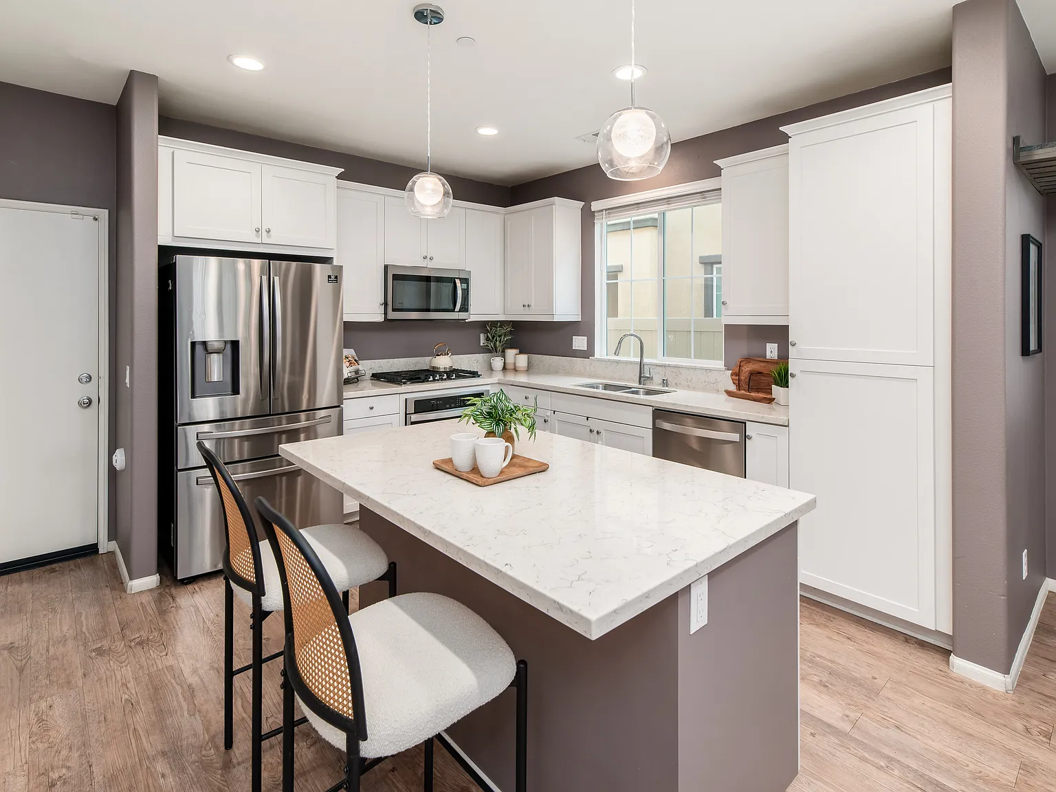 3 bed, 2.5 bath, 1777 sqft, $4,250 — Photo 3