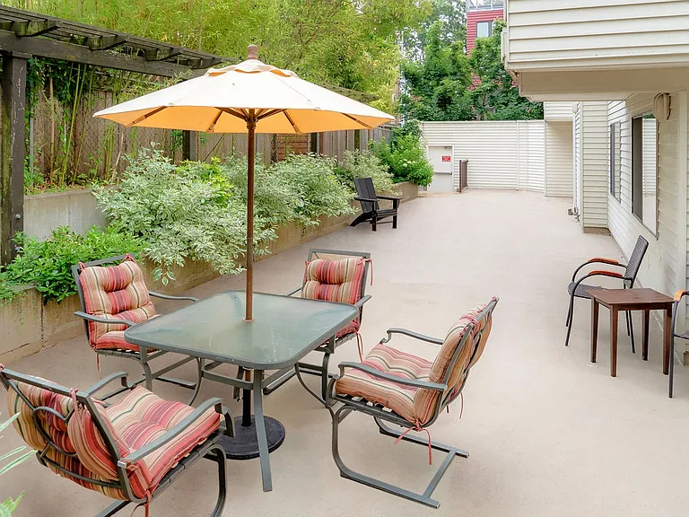 Ballard Heights Apartments — Photo 11