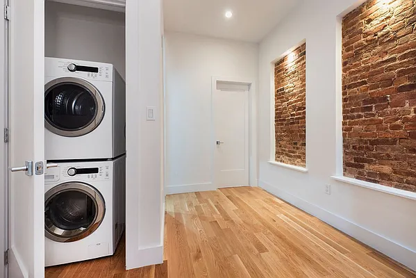 Rented by Bold New York | media 33