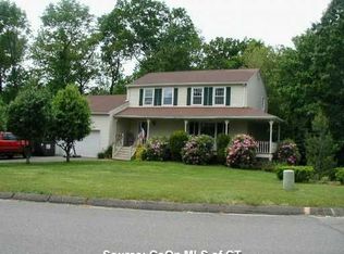 32 Putting Green Ln, Prospect, CT 06712
